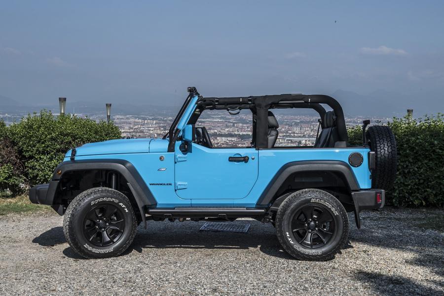 Jeep Wrangler Rubicon MoparONE Pack 2016 года  (фото 19 из 32)
